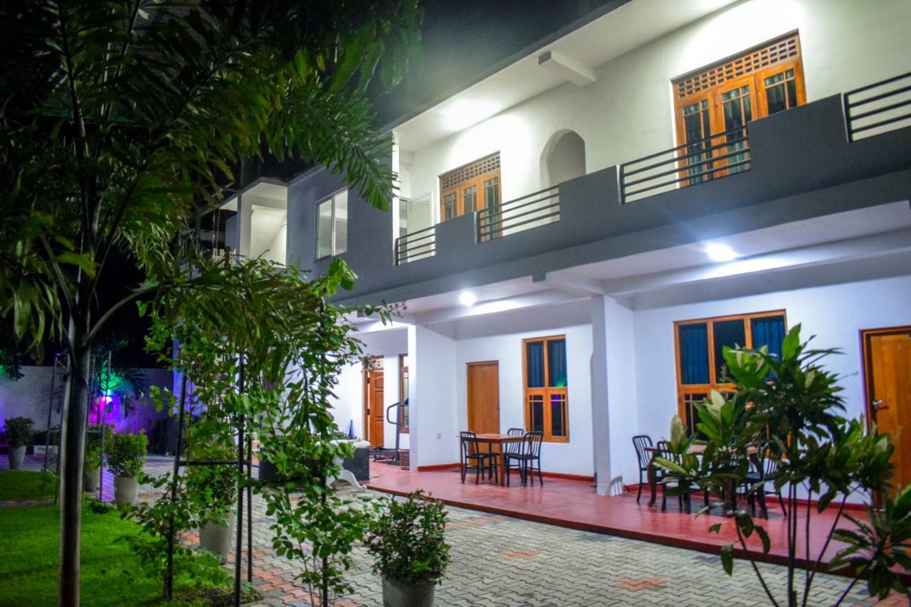 Lion Resort Cidade Antiga de Polonnaruva Exterior foto